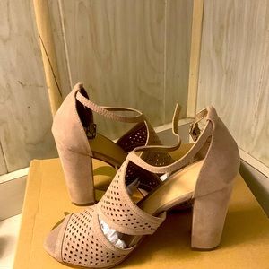 Charlotte Russe, Size 7 Style Marla 02 Color Taupe